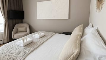 Iron/ironing board, travel cot, WiFi, bed sheets
