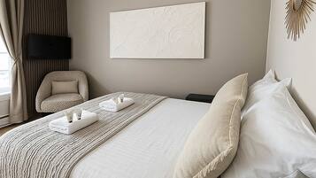 Iron/ironing board, travel crib, WiFi, bed sheets