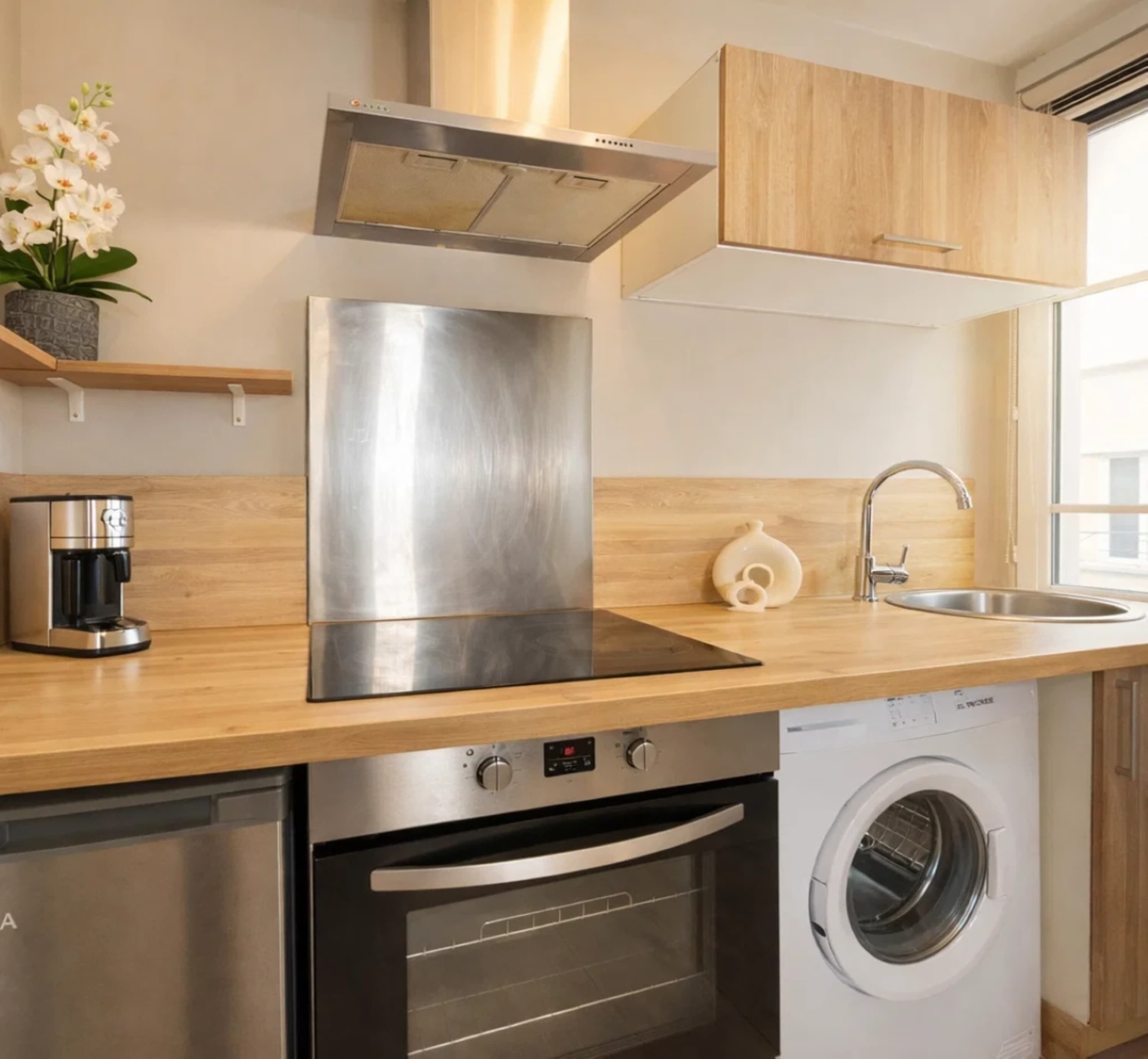 Coffee/tea maker, fridge, microwave, oven