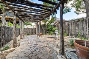 Outdoor dining - Romantic 1BR Suite on Main Street | Prime location (Fredericksburg)