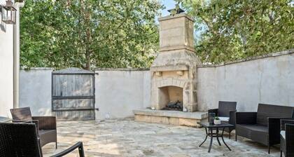 Blacksmith Quarters: The Ransleben|DT|Hot Tub