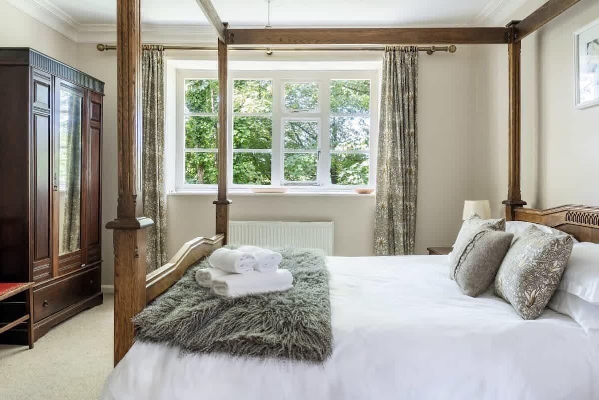 7 bedrooms, iron/ironing board, travel cot, WiFi