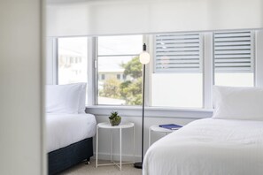 2 bedrooms, desk, iron/ironing board, WiFi