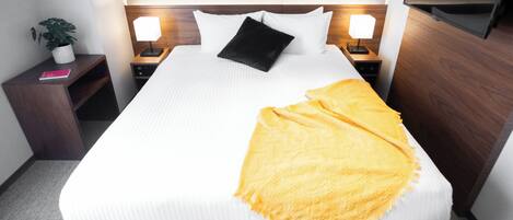 Habitació doble bàsica, 1 llit de matrimoni, no fumadors (Essential 15) | Matalassos amb encoixinament addicional i cortines opaques