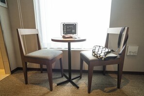 Essential 15 Queen (Non smoking) | Pillowtop beds, blackout drapes, free WiFi, bed sheets - KABIN Machi (Kyoto)