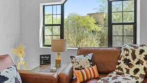 A room with a leather sofa, a lamp, and a sign reading "Relax." - Upscale Southwest Style Condo Tucson (Tucson)