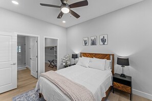 1 bedroom, desk, free WiFi, bed sheets - Cozy Boho Condo Tucson (Tucson)