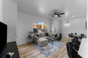 Smart TV - Classy Condo Tucson (Tucson)