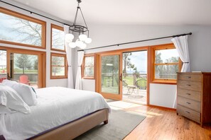 3 habitaciones, escritorio, tabla de planchar con plancha y wifi gratis 