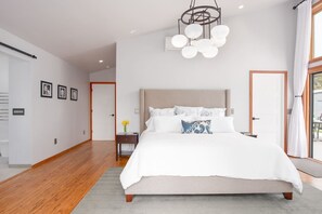 3 bedrooms, desk, iron/ironing board, free WiFi - Sebastopol Estate: Pool | Spa | Firepit | EV Char. (Sebastopol)
