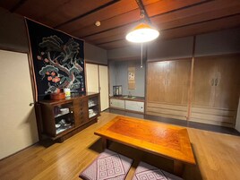 独立别墅 (Marui) | 起居区 | 35-英寸液晶电视 （配备数码频道）、办公室