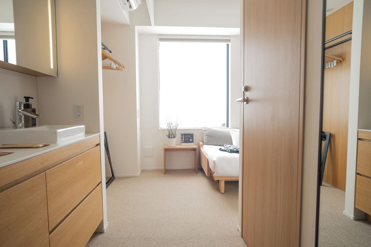 Pillowtop beds, laptop workspace, blackout drapes, WiFi (free)