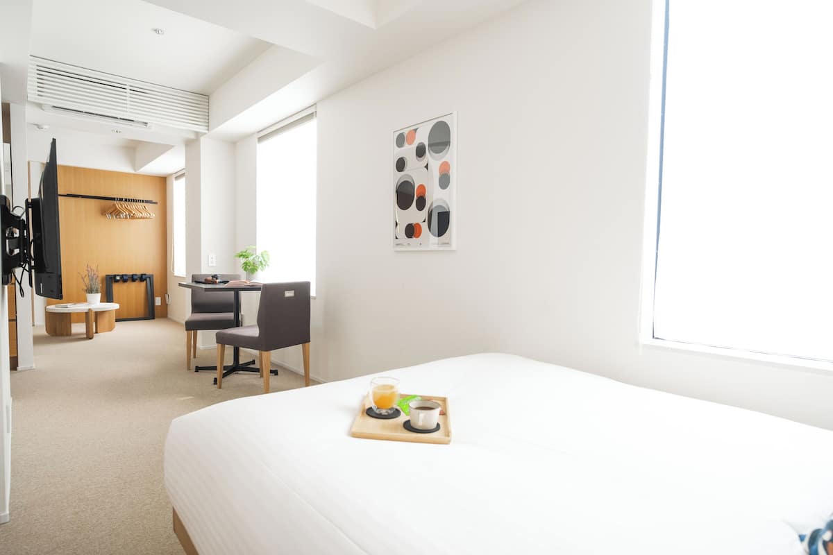 Pillowtop beds, laptop workspace, blackout drapes, WiFi (free)