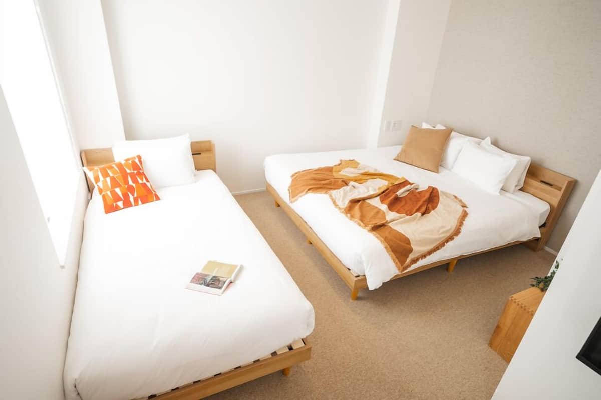 Pillowtop beds, laptop workspace, blackout drapes, free WiFi