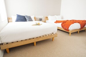 Studio 40 Double (Non smoking) | Pillowtop beds, laptop workspace, blackout drapes, free WiFi - KABIN Gion (formerly KABIN Minamiza) (Kyoto)