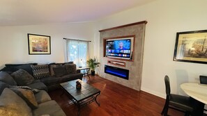 Smart TV, fireplace