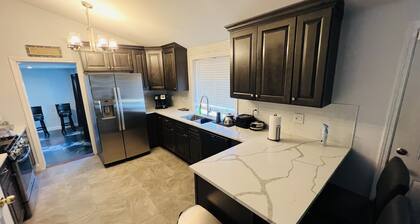 great home in Waukegan for navy graduate families close distance to navy base!!