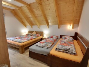 3 bedrooms, desk, WiFi