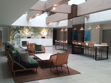 Rezeption. Primeway Suites Cebu