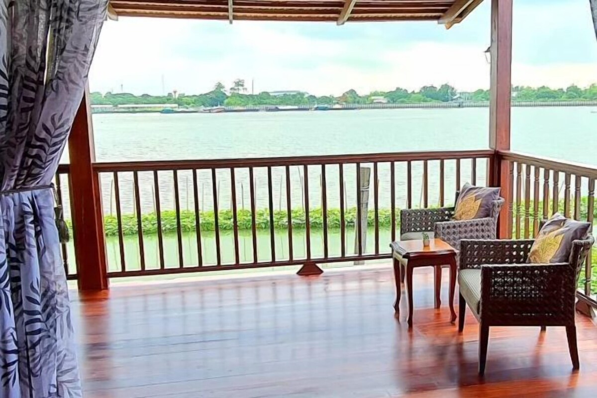 Deluxe River View