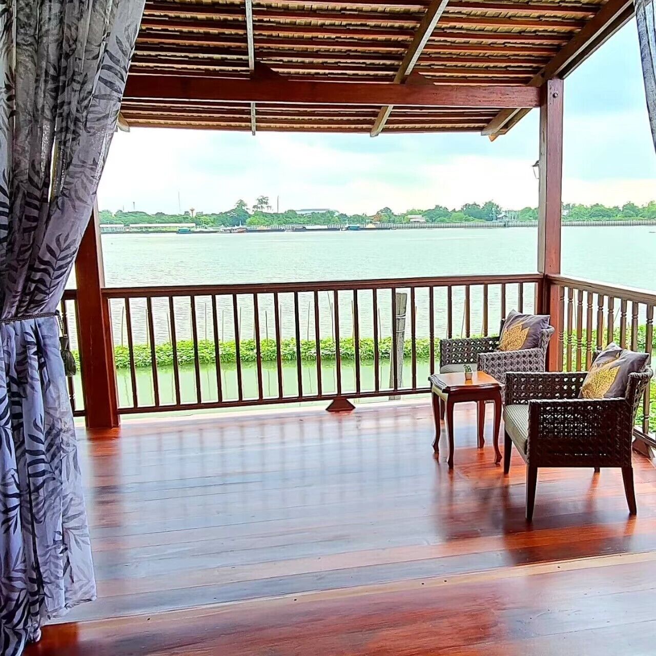 Deluxe River View | 遮光窗簾/窗簾、免費 Wi-Fi、床單
