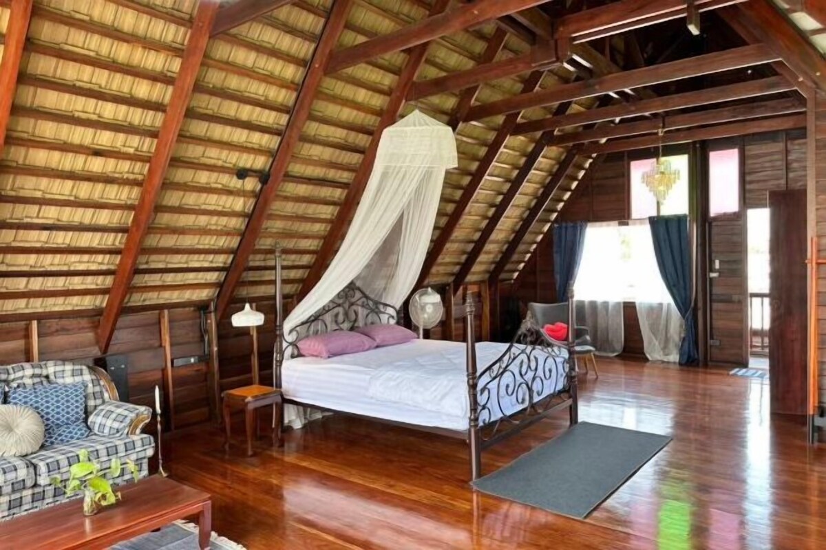 Blackout drapes, WiFi (free), bed sheets