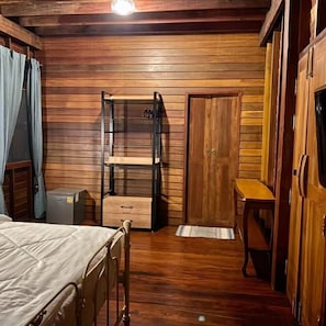 Deluxe River View | Blackout drapes, free WiFi, bed sheets