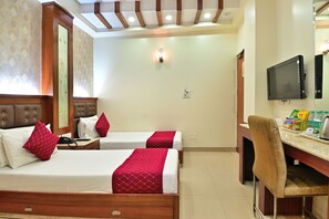 En 32-tommers LED-TV med kabel-kanaler samt peis