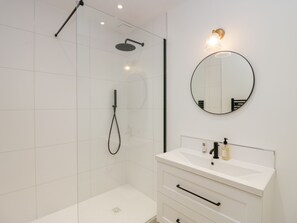 Cottage | Bathroom