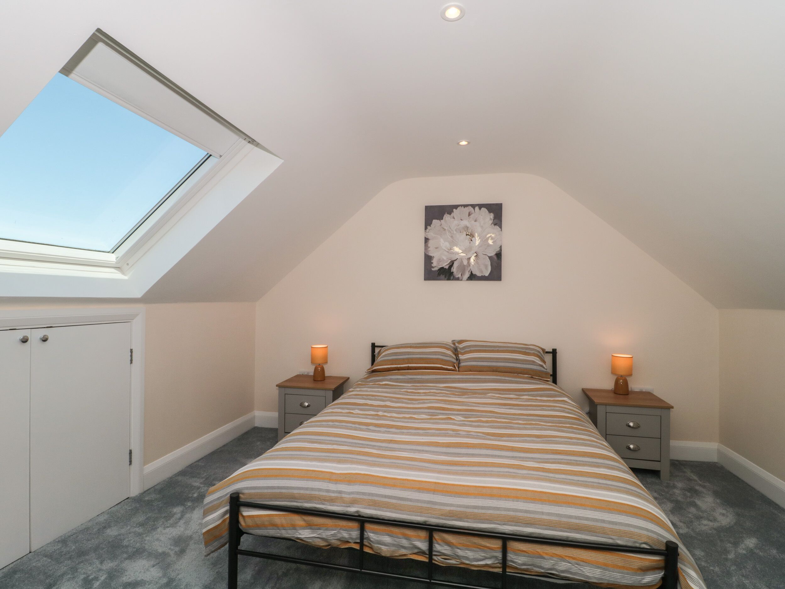 5 bedrooms, individually decorated, individually furnished, free WiFi