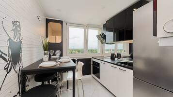 Apartment, 2 Bedrooms, 2 Bathrooms | Private kitchen