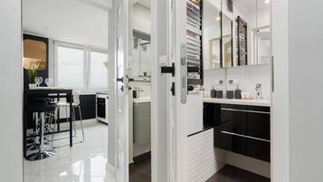 Apartment, 2 Bedrooms, 2 Bathrooms | Living area