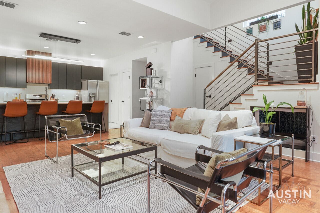 Smart TV, fireplace, books, stereo