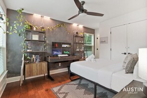 3 habitaciones, escritorio, tabla de planchar con plancha y wifi gratis