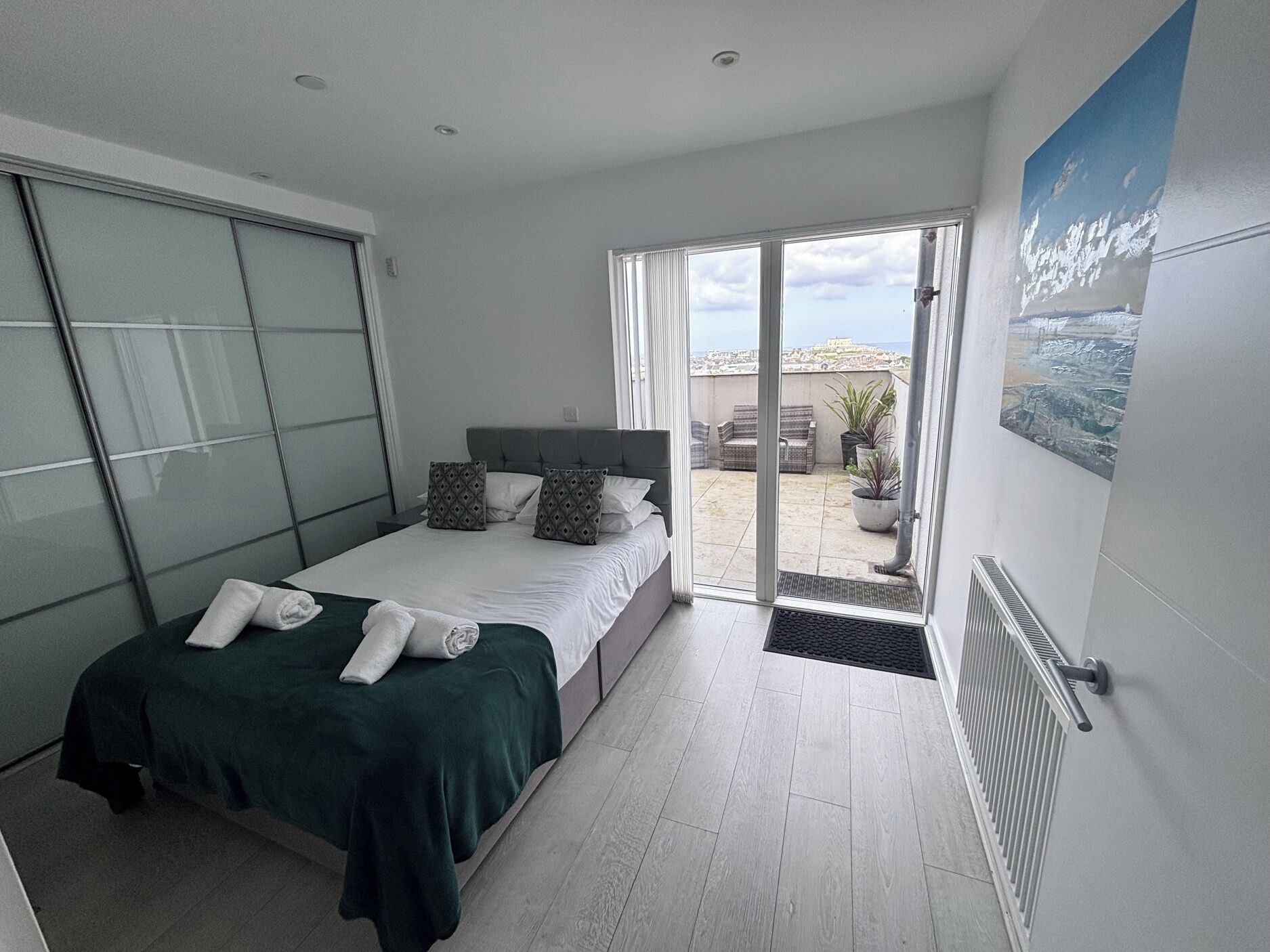 4 bedrooms, individually decorated, individually furnished, free WiFi
