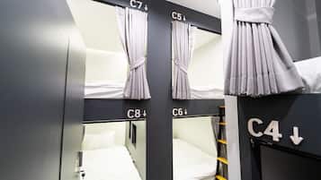 8 Beds Mixed Dormitory Room