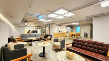 Coin salon dans le hall