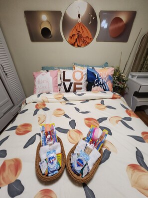 2 bedrooms, iron/ironing board, WiFi, bed sheets