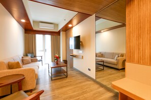 Bureau, espace de travail pour ordinateur portable, Wi-Fi gratuit