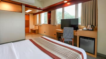豪華雙人房, 1 張加大雙人床, 城市景, 轉角 | 1 間睡房、書桌、手提電腦工作空間、免費 Wi-Fi