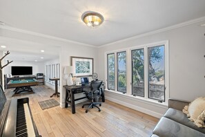 Smart TV, fireplace, offices