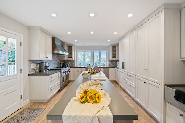 Kylskåp, ugn, spishäll och diskmaskin