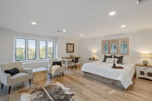 4 bedrooms, desk, iron/ironing board, free WiFi - Hidden Oaks Farmhouse by AvantStay | Hot Tub, Deck (Atascadero)