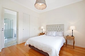 House | 4 bedrooms - Hampton on Apollo - Ocean Mountain View Creekside Retreat Pet Friendly Free EV Charger Fireplace Wood Supplied During Winter (Apollo Bay)