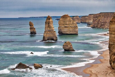 Hampton on Apollo - Ocean Mountain View Creekside Retreat Pet Friendly Free EV Charger Fireplace Wood Supplied During Winter