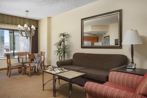 TV, DVD player - Stay on the Las Vegas Strip during the Grand Prix November 16-19 (Las Vegas)