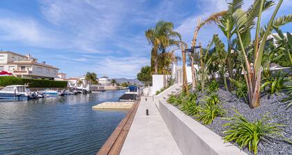 150-Schönes Ferienhaus mit Pool und Liegeplatz Empuriabrava-Empurialola