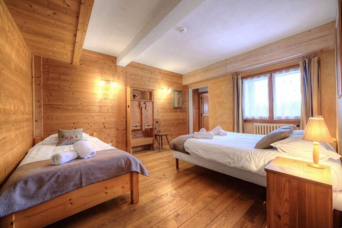 Comfort Room | WiFi (free), bed sheets