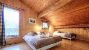 Comfort Room | Free WiFi, bed sheets