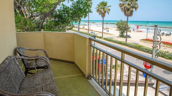 House, 2 Bedrooms, Balcony, Ocean View | Beach | Beach nearby - Palm Beach House - Sea and Beach View (Montesilvano)